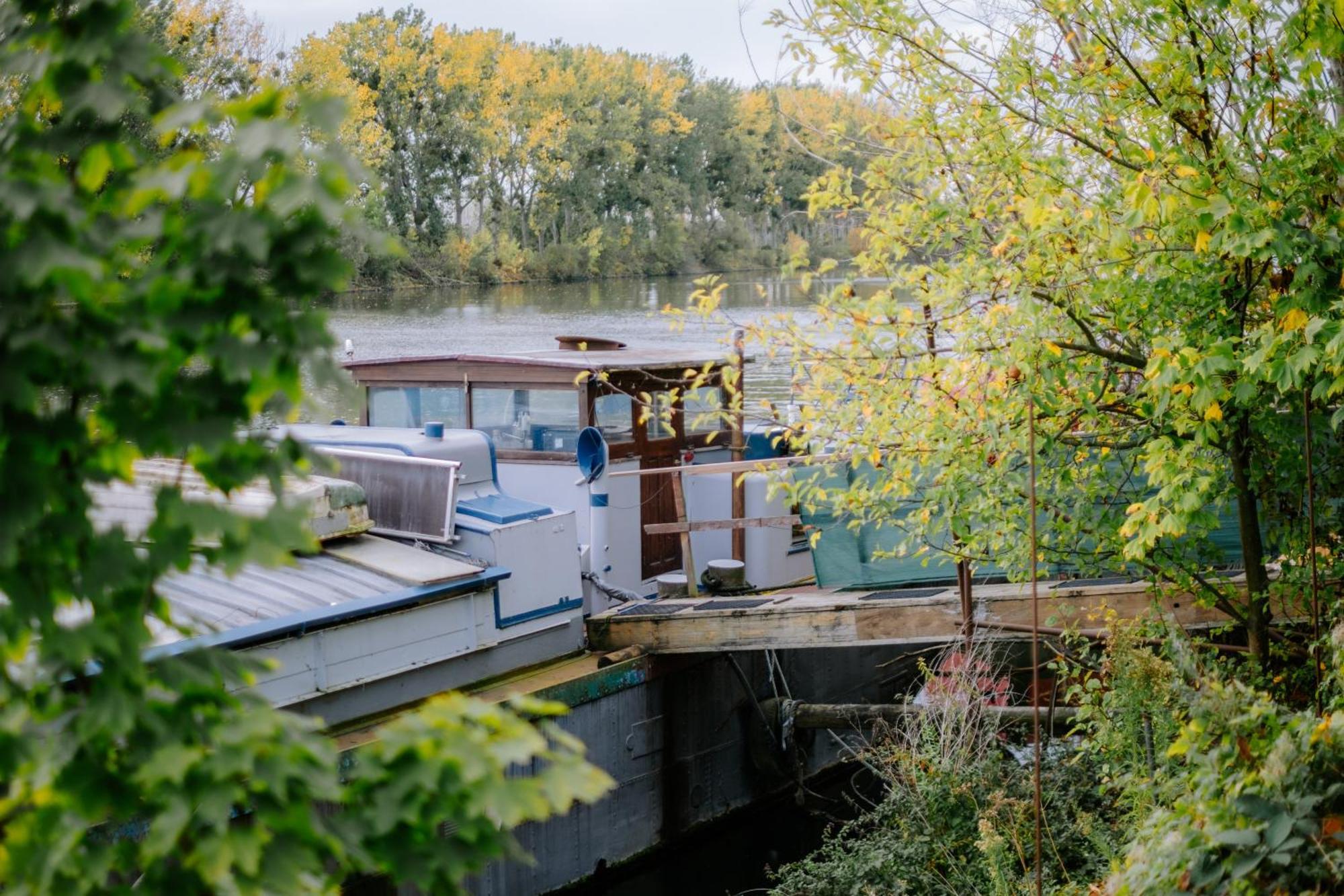 Chambre Sur L'Eau - Peniche La Diva Conflans-Sainte-Honorine Exterior photo